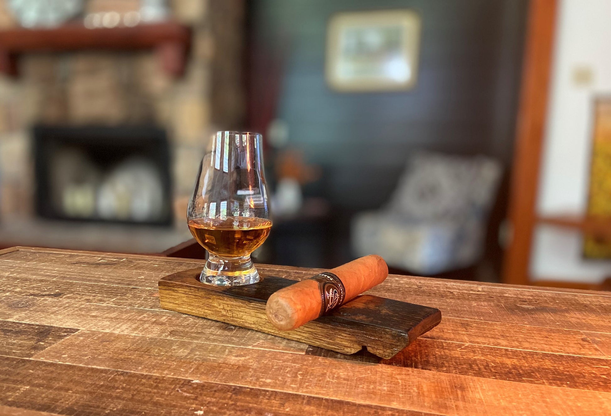 Bourbon barrel cigar and whiskey glass coaster. Genuine oak staves create the perfect gift for the bar or the whiskey lover.
