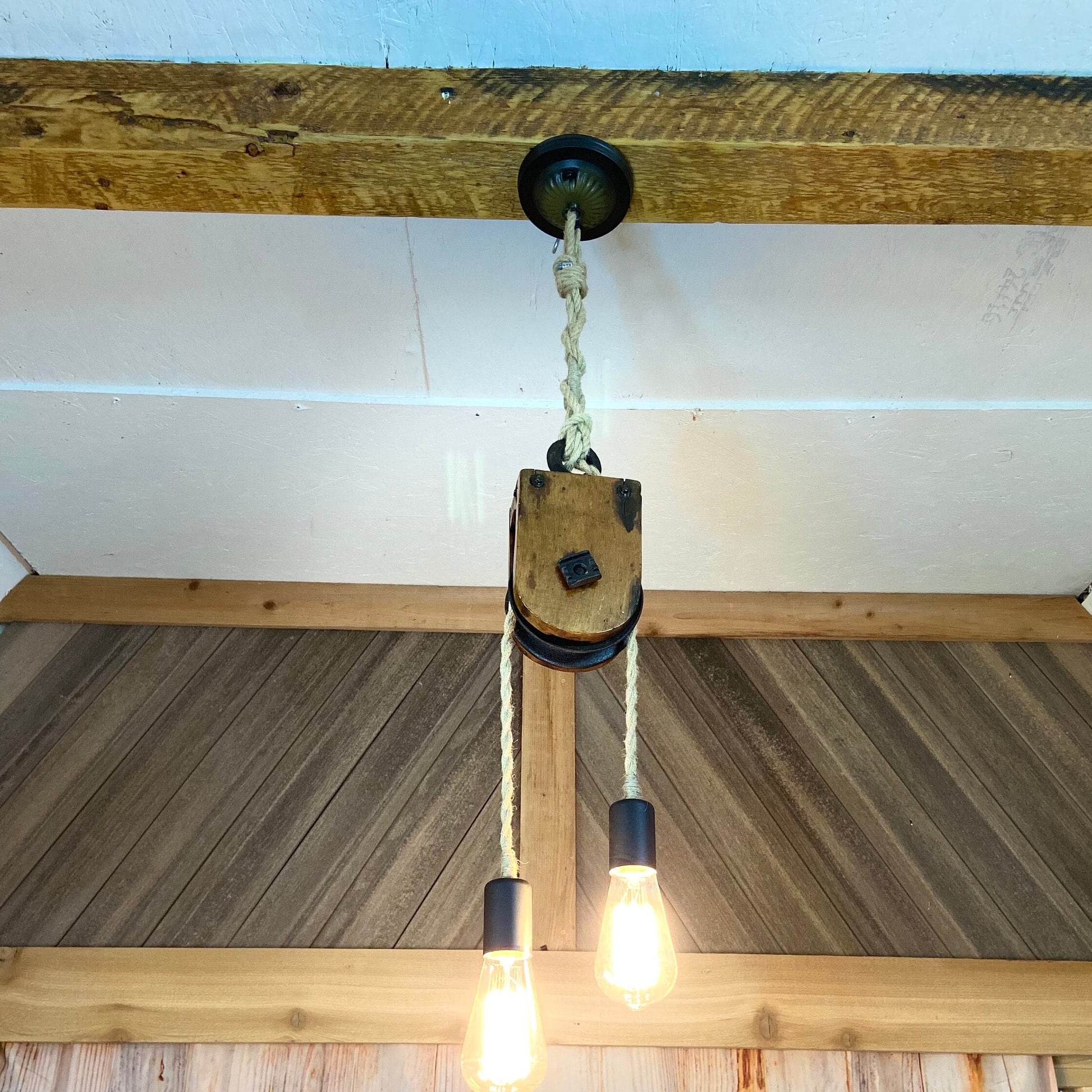 Rustic light fixture for farmhouse decor, vintage wooden pulley block pendent light ideal for kitchen, office or bar.