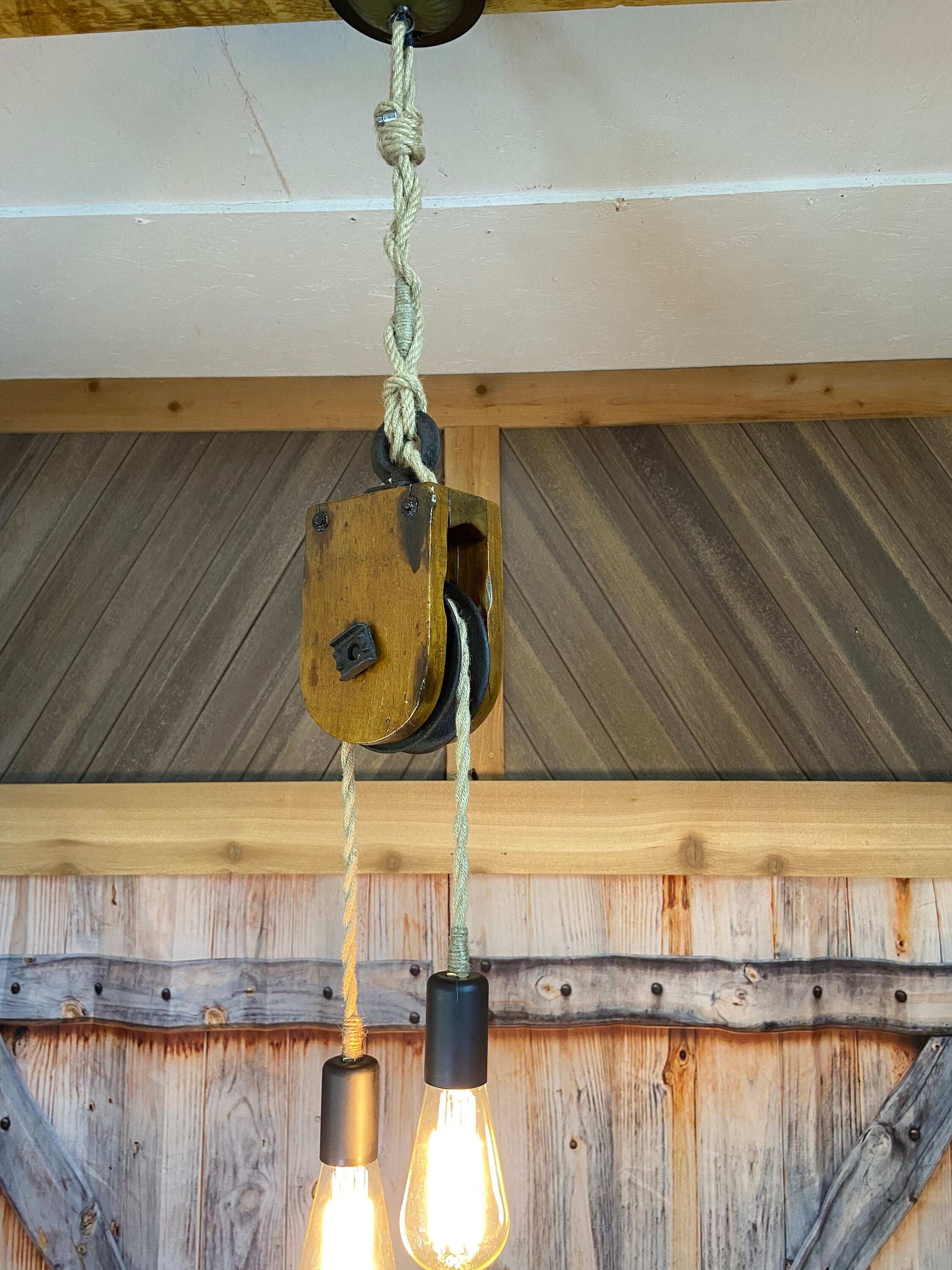 Rustic light fixture for farmhouse decor, vintage wooden pulley block pendent light ideal for kitchen, office or bar.
